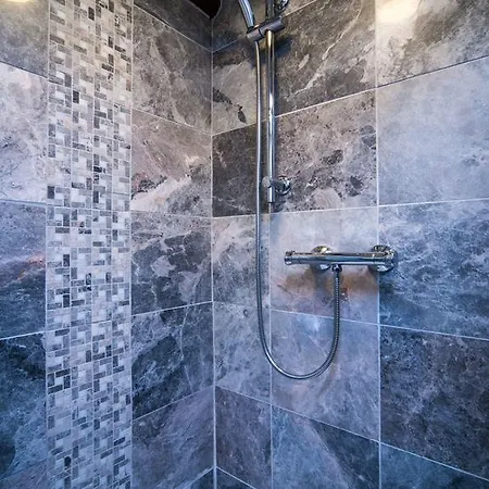 Bridge End Farm * Boot