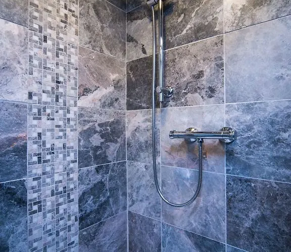 Bridge End Farm * Boot